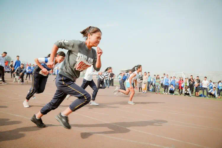 女孩子适合什么网球拍好