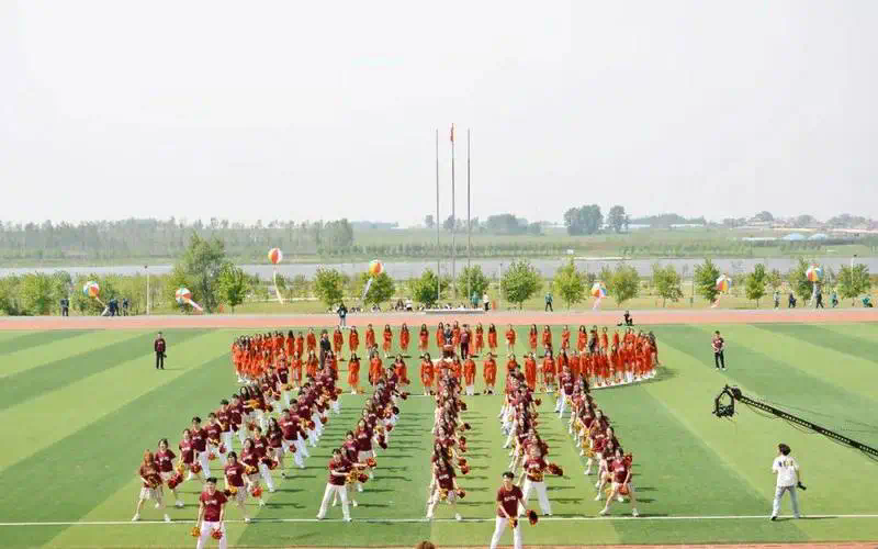 网球拍为什么会跑线